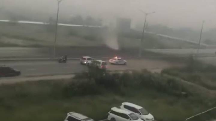 В Якутске перекрыли улицу из-за прорыва газопровода