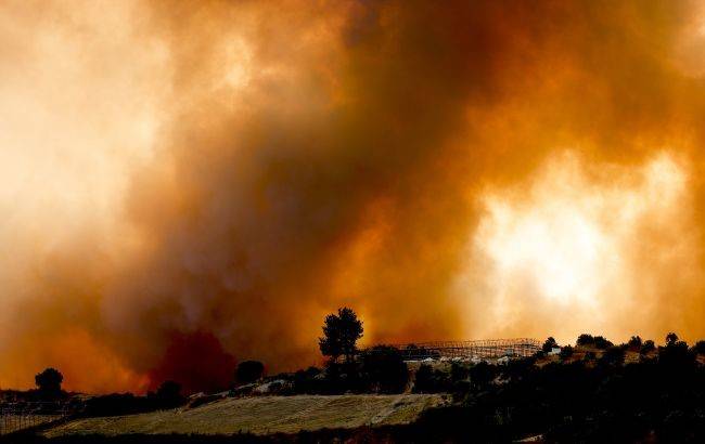 Двум курортным городам Турции продолжают угрожать пожары