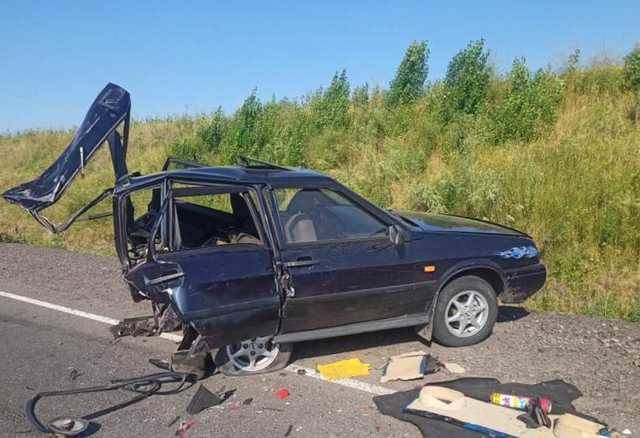 В Одесской области столкнулись ВАЗ и «Волга»: одну из машин разорвало на две части