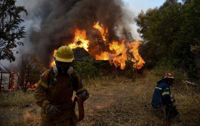В Греции из-за лесных пожаров эвакуировали несколько сел