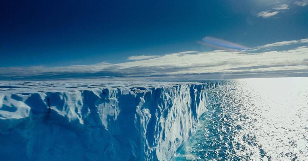 Ученые обнаружили вечные химикаты в тающих льдах Арктики: чем они опасны