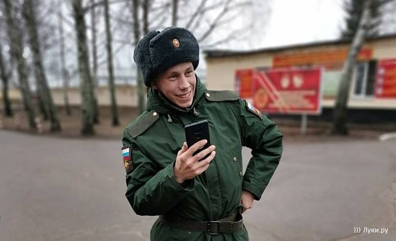 Российский срочник с девушкой попал в ДТП, когда уходил от полиции на ВАЗе