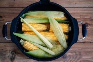 Чтобы была вкусной и сочной: как правильно варить кукурузу