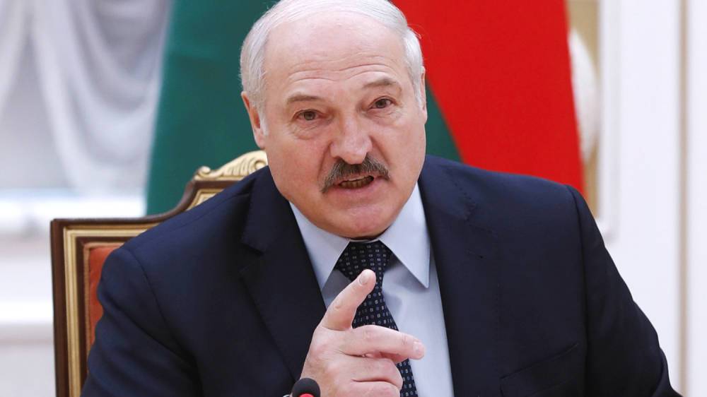 Лукашенко заявил, что мог бы поставить Украину "на колени" вместе с Путиным