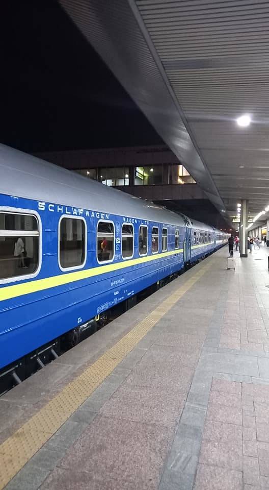 В «элитном» поезде Киев-Одесса и посадка "элитная" (видео)