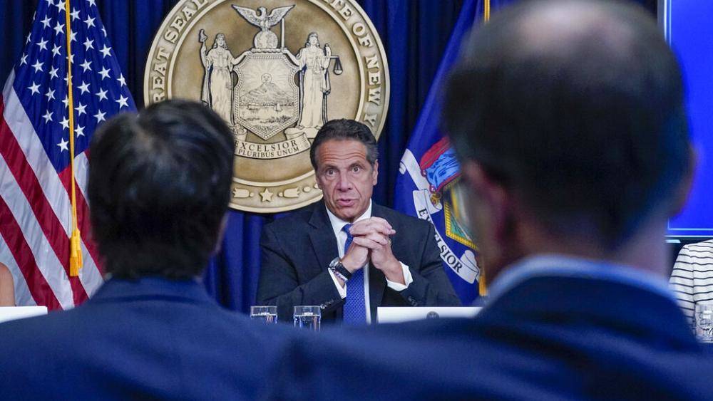 Губернатору Нью-Йорка грозит импичмент за домогательства