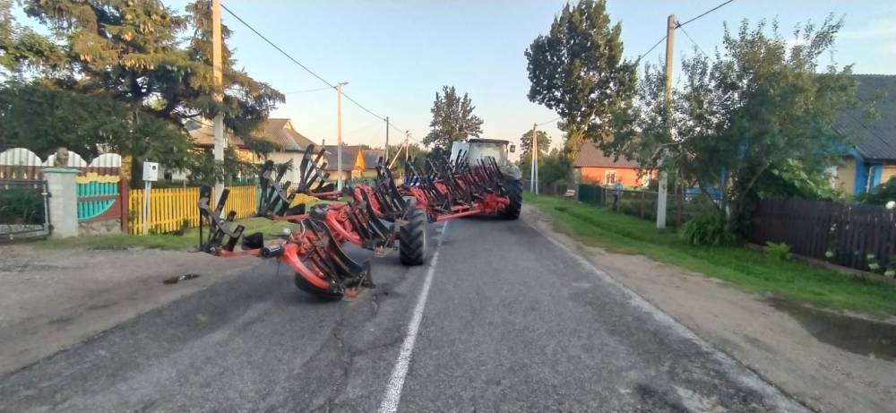 В Дятловском районе трактор с плугом насмерть сбил велосипедиста
