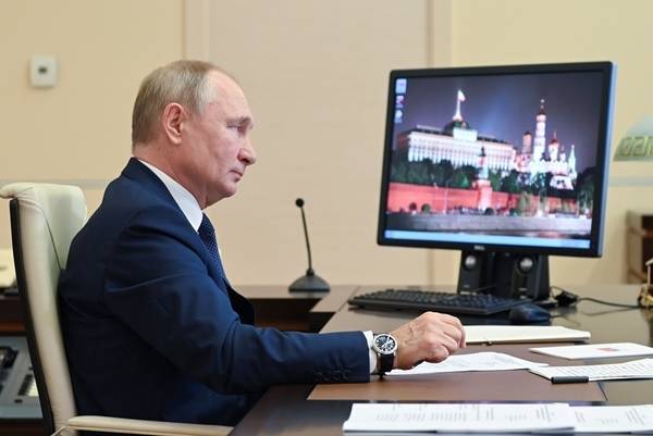 Владимир Путин поручил до 1 сентября помочь пострадавшим от лесных пожаров