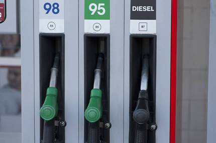 Правительство РФ ожидает в ближайшее время нормализации ситуации с ценами на бензин