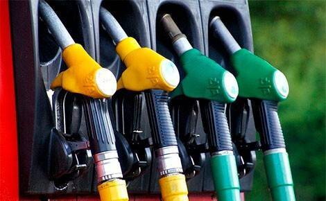 Вице-премьер Александр Новак предложил ввести запрет на продажу бензина трейдерами