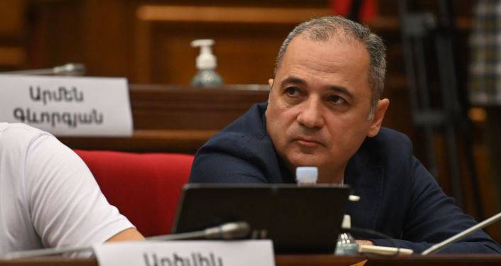Грозит ли Армении социальный кризис: поспорили депутаты от власти и оппозиции
