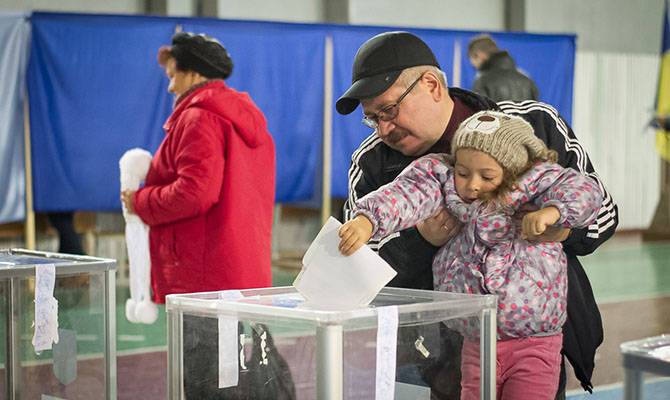 За Зеленского готовы вновь проголосовать 29% украинцев