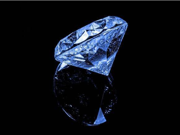 У АК «АЛРОСА» сократились июльские продажи алмазов и бриллиантов