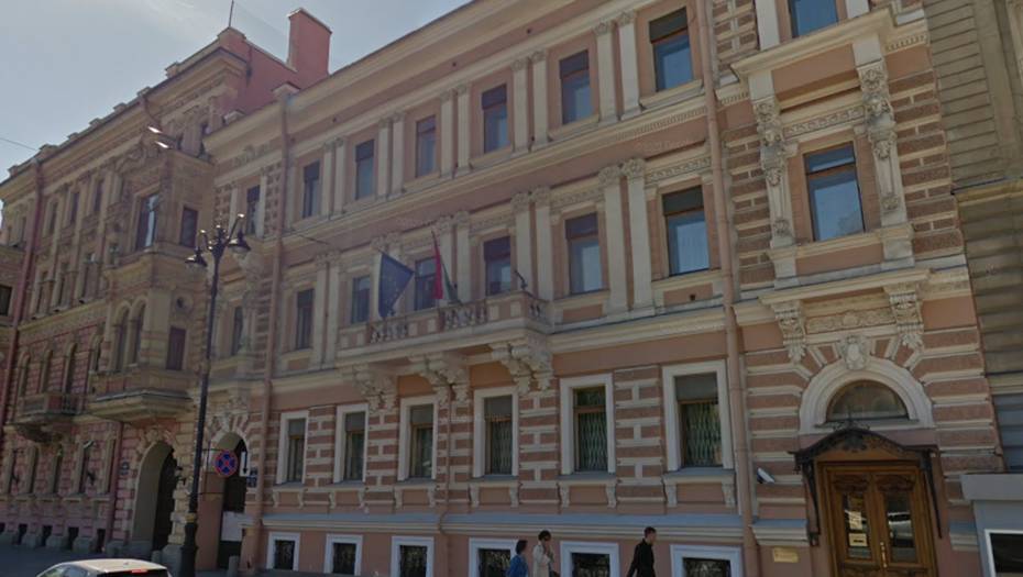 Визовый центр Венгрии в Петербурге приостановил приём заявлений