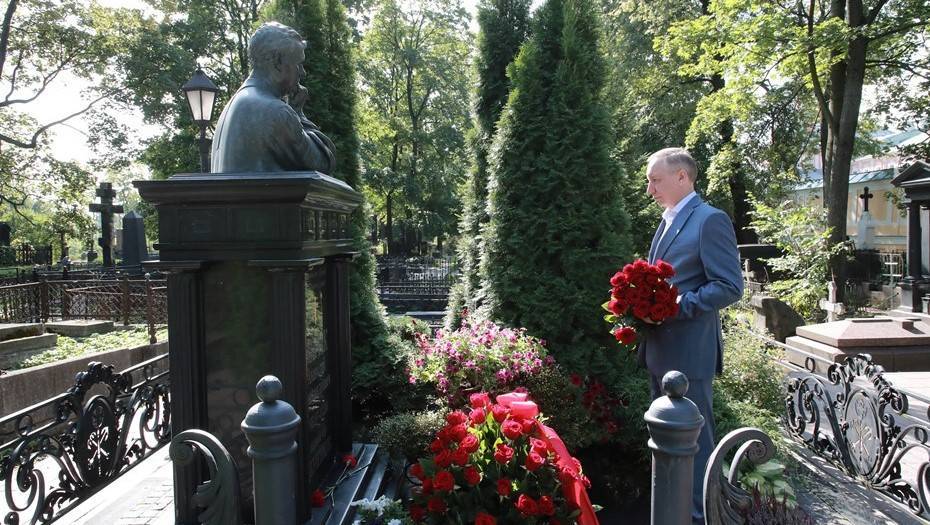 Беглов почтил память первого мэра Петербурга Собчака