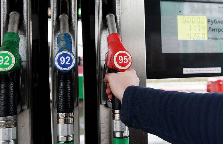 Найден новый способ снизить цены на бензин: россияне ликуют
