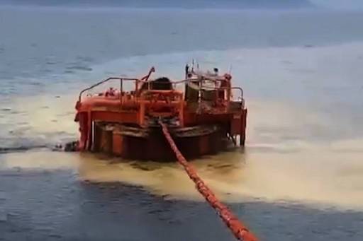 Фонтан нефти устроил экологическое бедствие в Чёрном море под Новороссийском