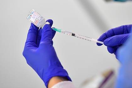 Тысячи жителей Германии получили физраствор вместо вакцины от коронавируса