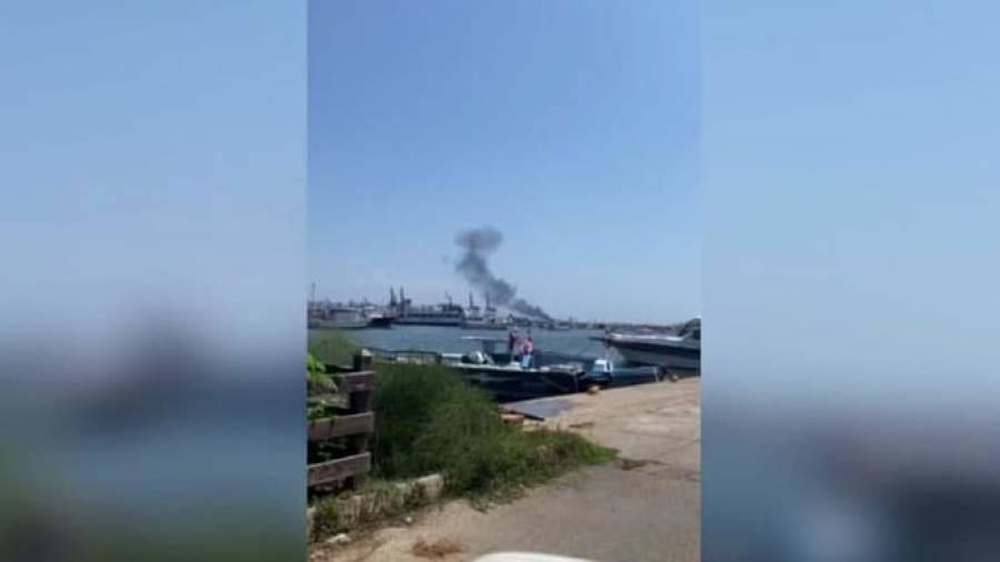 Два человека пострадали из-за пожара на судне в порту Латакии