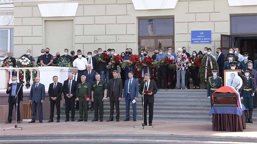 Академика Трутнева похоронили на Аллее почетных граждан в Сарове