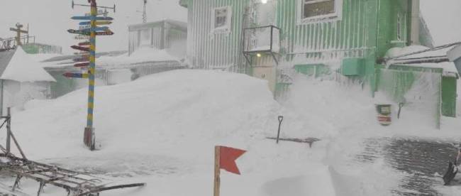 Антарктическую станцию Академик Вернадский засыпало снегом