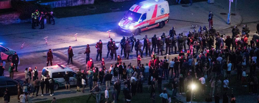 Литовская полиция применила слезоточивый газ против протестующих у парламента