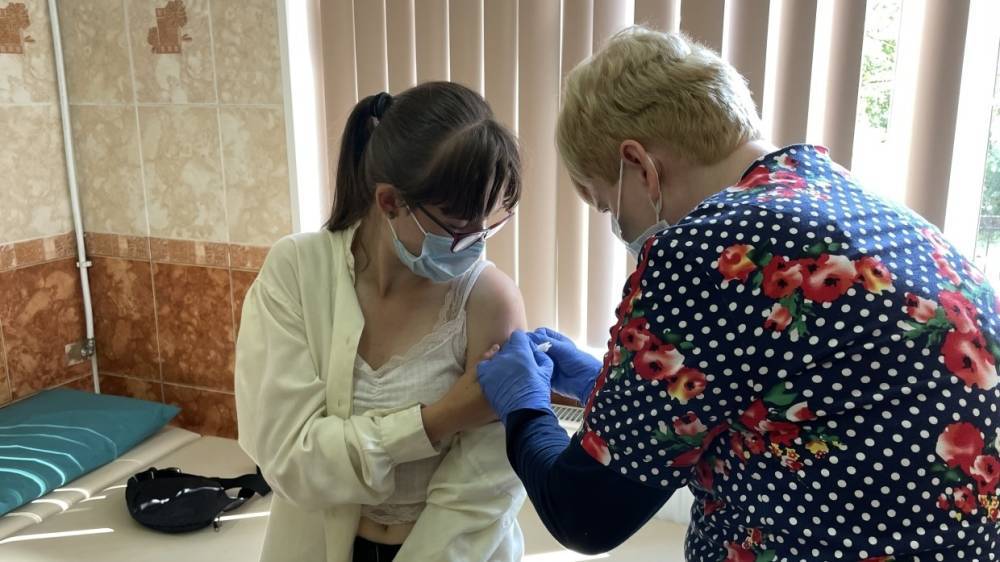 Иностранные граждане смогут вакцинироваться от COVID-19 в петербургском ТК "Галерея"