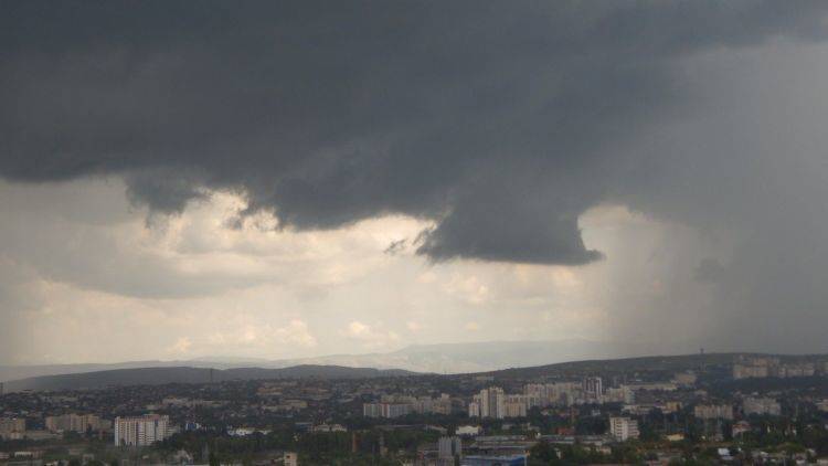 В Крым идет буря: когда и где ждать ливни и град
