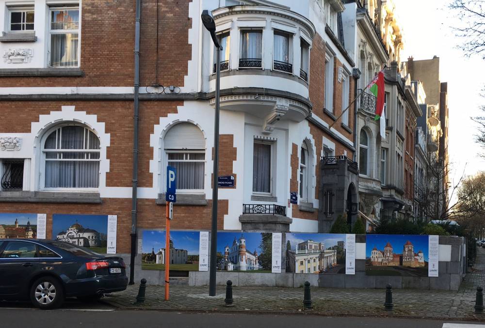 МИД требует от властей Бельгии расследовать поджог входа в посольство Беларуси
