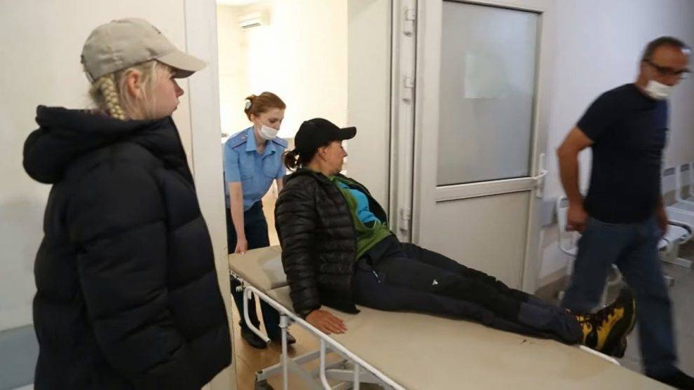 Туристку из Удмуртии с травмой эвакуировали с горного перевала в Абхазии