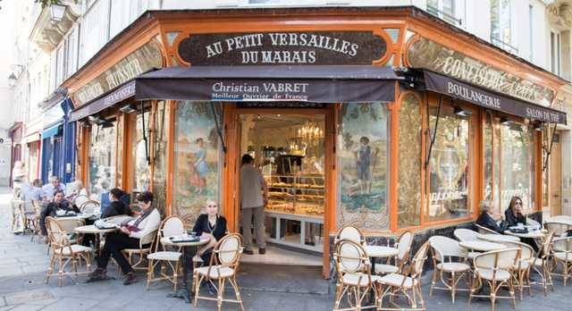 Обязательный санитарный пропуск во Франции: первый день испытаний для ресторанов и кафе