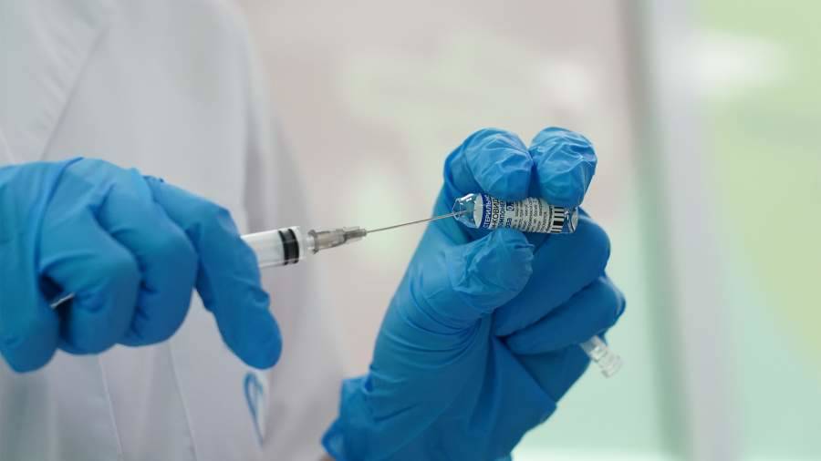Академик РАН заявил о необходимости обновлять вакцины против COVID-19