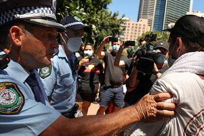 Полиция Австралии получила чрезвычайные полномочия из-за коронавируса
