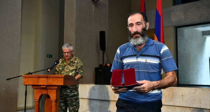 По следам одной фотографии: отец героя карабахской войны требует расследования
