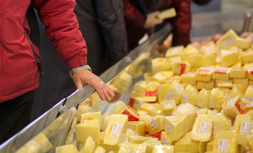 В сыре и мороженом из украинских магазинов нашли яд, который вызывает мутации: что нельзя покупать
