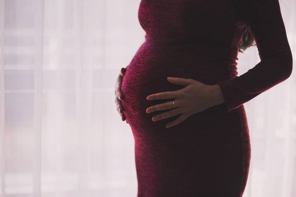 CDC США рекомендовали беременным незамедлительно прививаться против COVID-19
