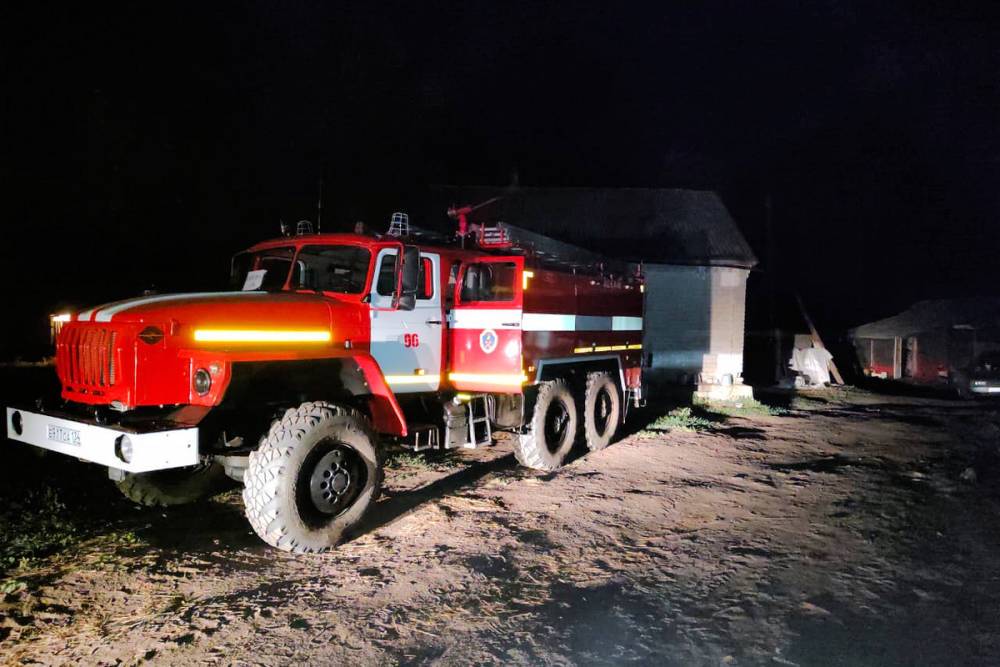 На пожаре в Волгоградской области развернули мобильный пункт управления