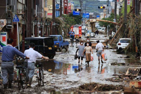 Власти Японии эвакуируют 382 тысячи жителей из-за сильных ливней