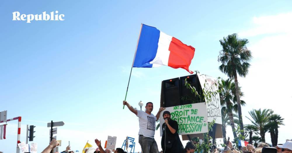 Протесты во Франции против введения санитарного паспорта