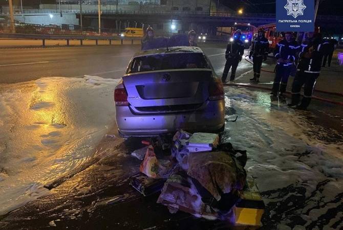 В Киеве пьяный водитель на горящем авто пытался сбежать от патрульных