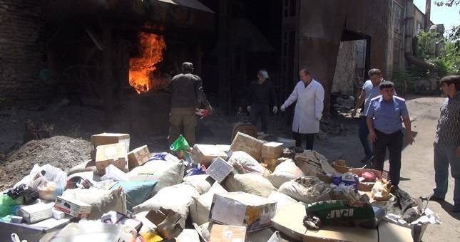 Более тонны наркотических веществ сожгли в Душанбе