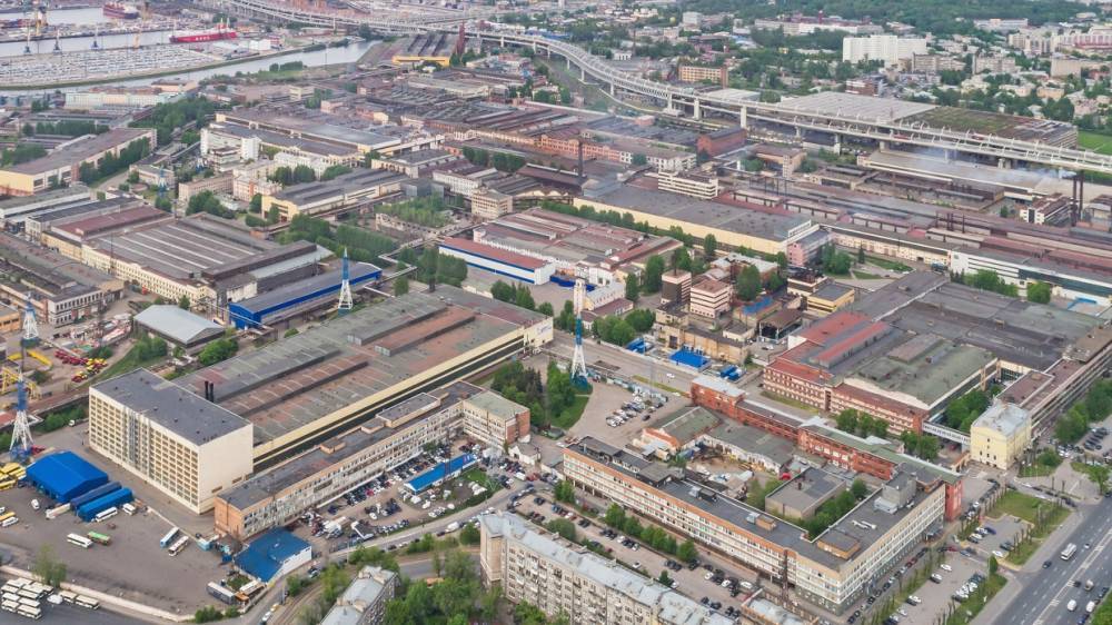 Петербургская прокуратура озвучила причину "рыжего" дыма над заводом "Петросталь"