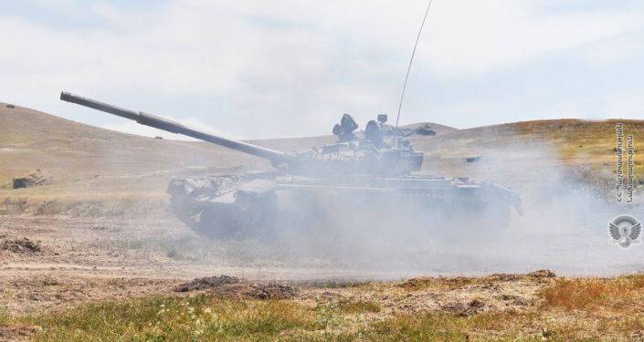 Танковые подразделения 2-го корпуса ВС Армении провели маневры