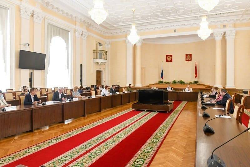 В Смоленске общественники и партийцы заключили соглашение о честных выборах