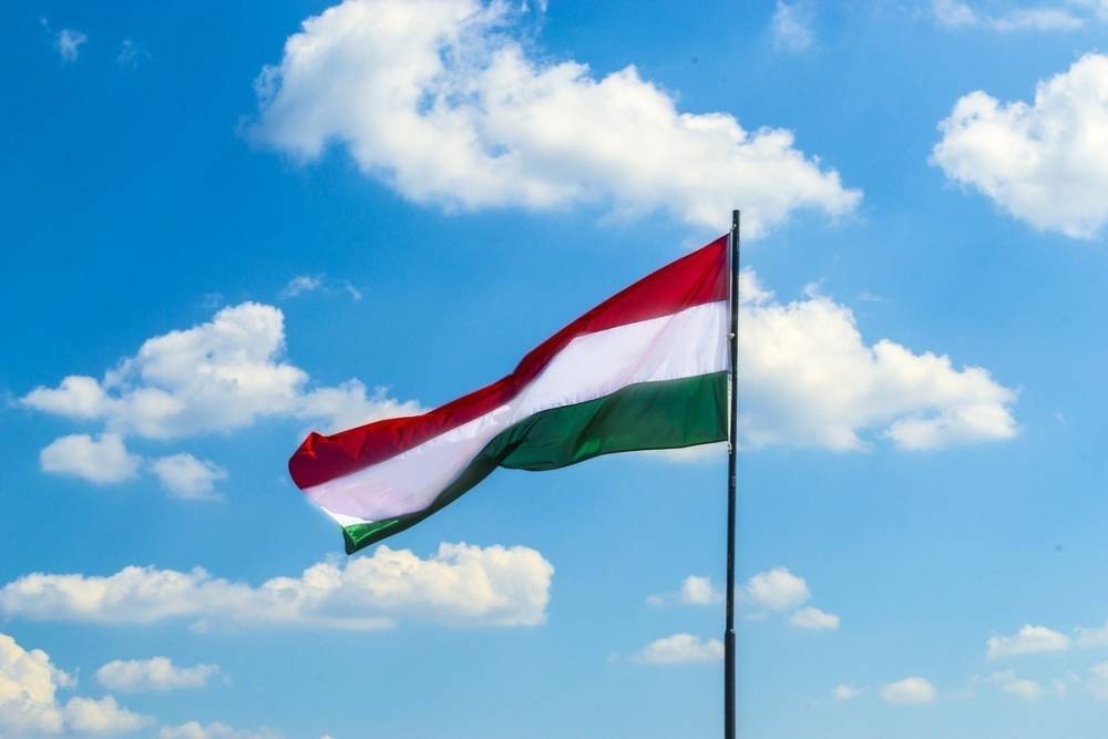 В Венгрии упростили въезд для непривитых российских туристов