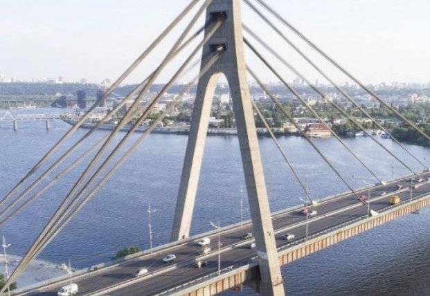 В Киеве на Северном мосту ограничат движение транспорта