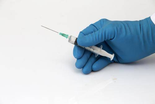 Минздрав США будет требовать от своего медперсонала наличия прививки против COVID-19