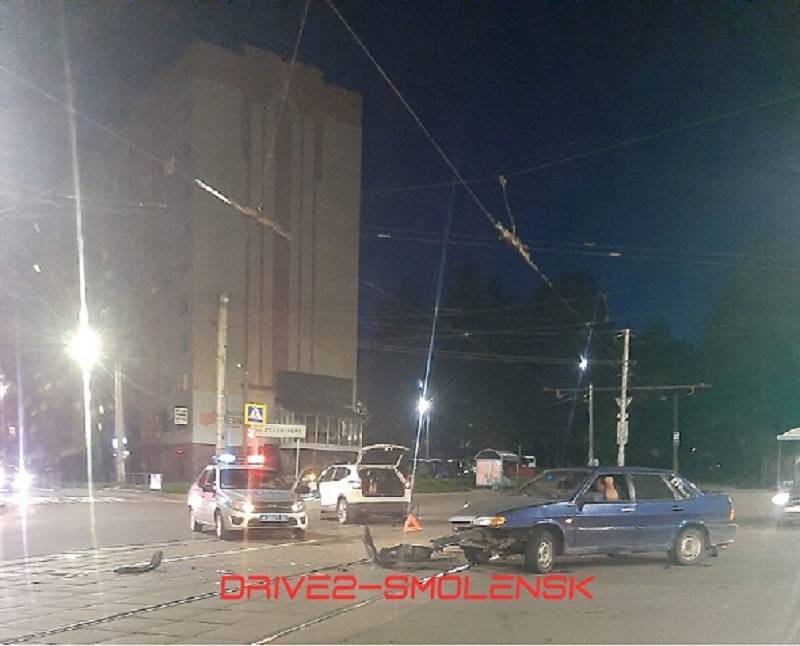 ДТП на трамвайных путях произошло в Смоленске