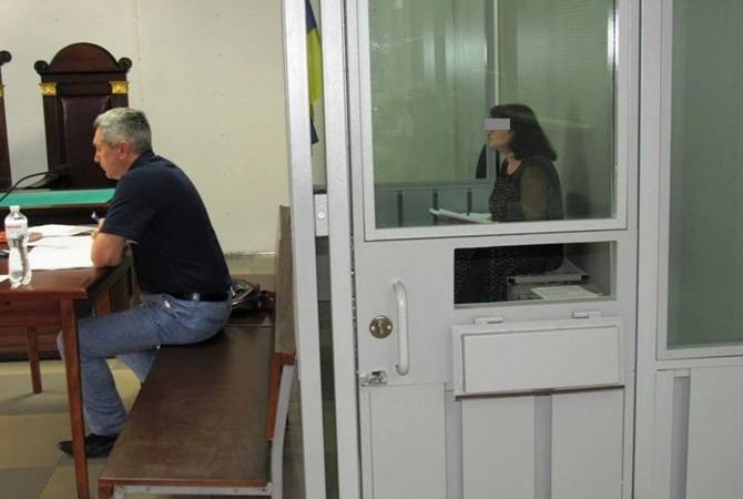 Суд отправил под стражу экс-чиновницу и ее подельника, "продавших" должность главы Николаевской ОГА