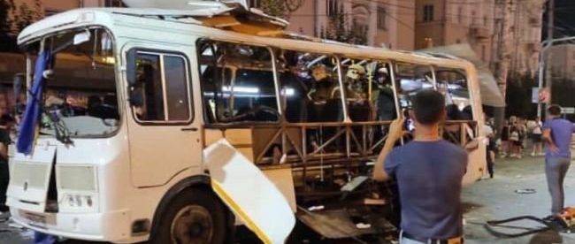 В России взорвался пассажирский автобус, пострадало более 10 человек. Видео